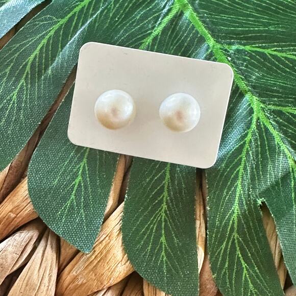 BOGO FREE GENUINE PEARL STUD EARRINGS - Picture 3 of 5